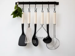 KitchenAid Soeplepel Core - Amandelwit 7 KitchenAid Soeplepel Core - Amandelwit -Le Creuset Winkel Productafbeeldingen CL 2023 03 09T144311.512