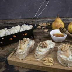 Boska Raclette ToGo Milano -Le Creuset Winkel Recept partyclette blauwe kaas peer walnoot 3 scaled