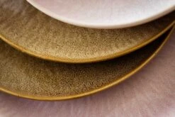 Jay Hill Serviesset Alderney - 4-delig - Bruin/Geel -Le Creuset Winkel Set 2 Sfeer Eilanden Klein 12 scaled