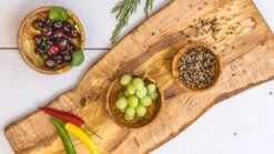 Jay Hill Serveerplank Tunea - Olijfhout - Schors XL 64 - 72 Cm -Le Creuset Winkel Tunea 1 scaled