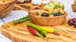 Jay Hill Serveerplank XL Tunea - Olijfhout - 55 - 64 Cm -Le Creuset Winkel Tunea 21 1 scaled