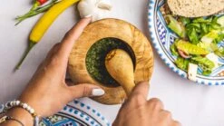 Jay Hill Vijzel Tunea - Olijfhout - ø 11 Cm -Le Creuset Winkel TuneaHand 8 scaled