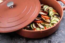 Westinghouse Hapjespan Performance - Rebel Red - ø 32 Cm / 5.8 Liter - Standaard Anti-aanbaklaag -Le Creuset Winkel WCCC0095L28OR 11 1