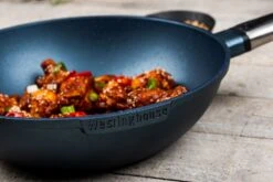 Westinghouse Wokpan Performance - Bravery Blue - ø 28 Cm - Standaard Anti-aanbaklaag -Le Creuset Winkel WCCW0095028BL 11