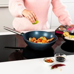 Westinghouse Wokpan Performance - Bravery Blue - ø 28 Cm - Standaard Anti-aanbaklaag -Le Creuset Winkel WCCW0095028BL 13