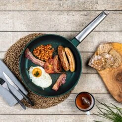 Westinghouse Koekenpan Performance - Gracious Green - ø 28 Cm - Standaard Anti-aanbaklaag -Le Creuset Winkel WCFP0095024SG 8 1