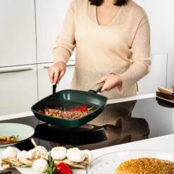 Westinghouse Grillpan Performance - Gracious Green - 28 X 28 Cm - Standaard Anti-aanbaklaag -Le Creuset Winkel WCFP0095G28SG 7