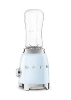 SMEG Smoothie Blender - Compact - Pastelblauw - 600 Ml - PBF01PBEU 13 SMEG Smoothie Blender - Compact - Pastelblauw - 600 Ml - PBF01PBEU -Le Creuset Winkel WEB PBF01PBEU 6.jpg