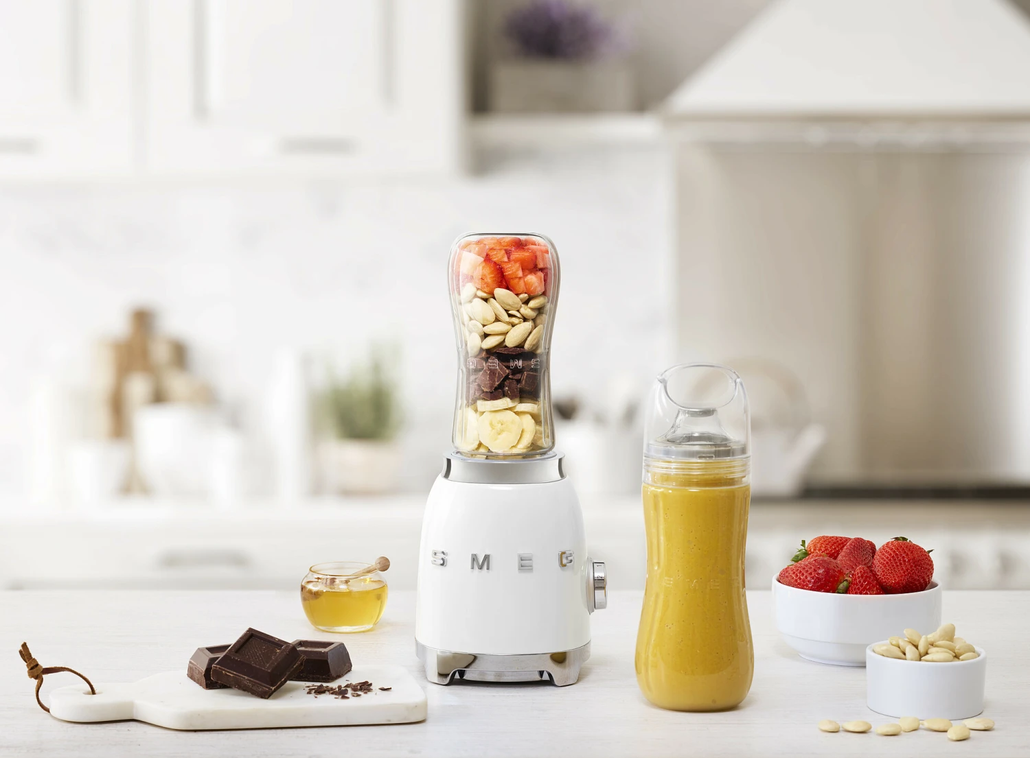 SMEG Smoothie Blender - Compact - Wit - 600 Ml - PBF01WHEU 3 SMEG Smoothie Blender - Compact - Wit - 600 Ml - PBF01WHEU - Afbeelding 3