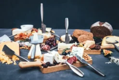 Boska Kaasmes Halfharde Kaas Monaco+ 7 Boska Kaasmes Halfharde Kaas Monaco+ -Le Creuset Winkel Web IMG 5804 d0d81b68 2a71 44f0 87d1 b15c3d906895 2400x