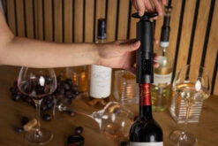 Sareva Wijnopener Set (met Wijnstopper. Foliesnijder & Schenktuit) -Le Creuset Winkel Wijnopener 04