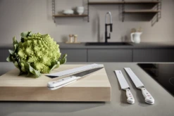 Wusthof Mesbeschermer Tot 12 Cm Laag Wit -Le Creuset Winkel Wusthof Mesbeschermer Tot 30 cm Laag Wit 1 3