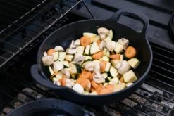 Blackwell Balti Dish - Gietijzer - Zwart - ø 25 Cm / 2.7 Liter -Le Creuset Winkel blackwell balti dish gietijzer