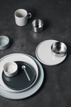 Blomus Schenkkan Pilare - Mirage Grey - 1 Liter -Le Creuset Winkel blomus MIO servies 25