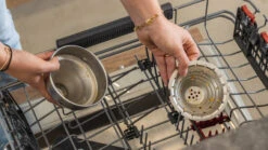 Sareva Citruspers - Gietijzer - Hevelmodel - Zwart -Le Creuset Winkel citruspers 6 scaled