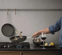 Eva Solo Koekenpan Professional - ø 20 Cm - Standaard Anti-aanbaklaag -Le Creuset Winkel eva solo prof 20 cm sfeer