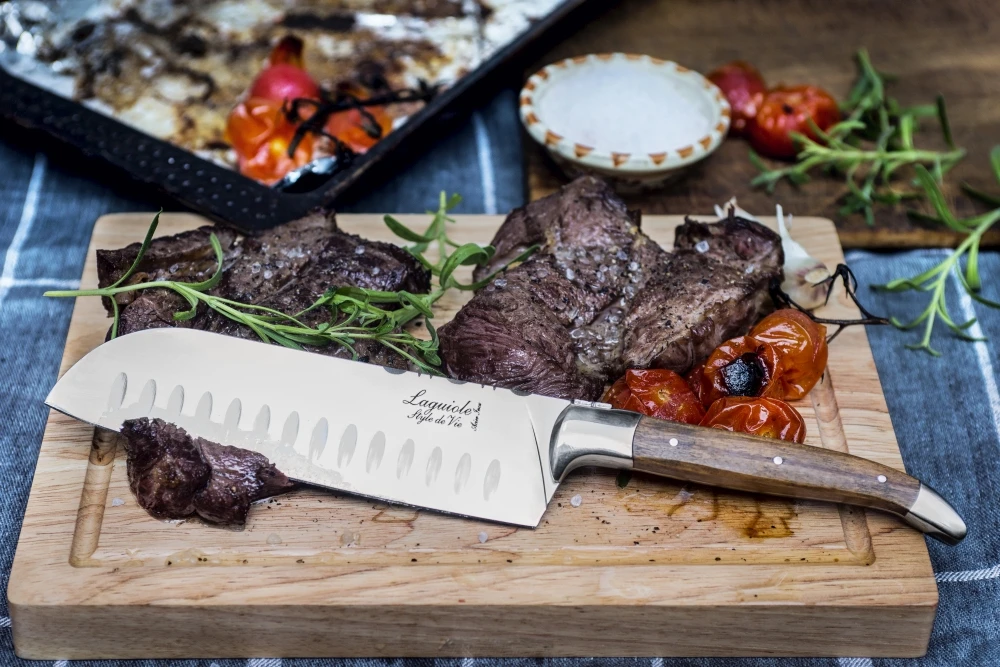 Laguiole Style De Vie Santokumes Olijfhout Met Snijplank 3 Laguiole Style De Vie Santokumes Olijfhout Met Snijplank - Afbeelding 3