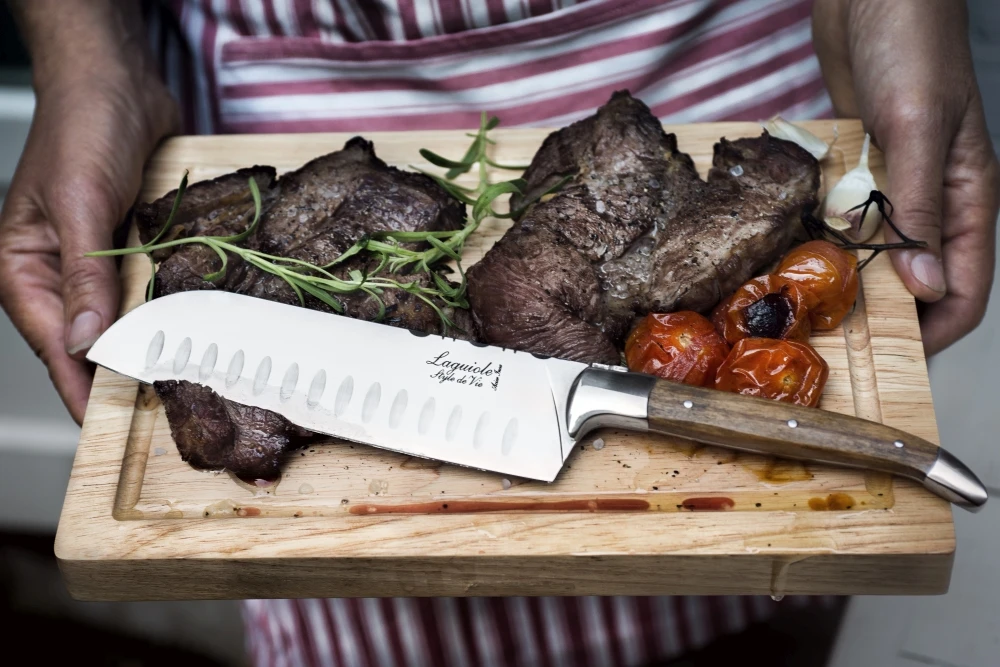 Laguiole Style De Vie Santokumes Olijfhout Met Snijplank 4 Laguiole Style De Vie Santokumes Olijfhout Met Snijplank - Afbeelding 4