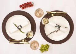 Jay Hill Placemats - Vegan Leer - Bruin / Zand - Dubbelzijdig - ø 38 Cm - 6 Stuks -Le Creuset Winkel jay hill placemat 4 1 scaled