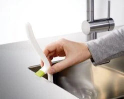 Joseph Joseph Afwasborstel Met Gootsteensteun - Edge - Antraciet -Le Creuset Winkel joseph joseph afwasborstel edge ingebouwd