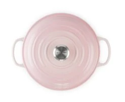 Le Creuset Braadpan Signature - Campagnard - Shell Pink - ø 26 Cm / 2.2 Liter 9 Le Creuset Braadpan Signature - Campagnard - Shell Pink - ø 26 Cm / 2.2 Liter -Le Creuset Winkel le creuset campagnard shell pink 26cm 1
