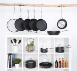 Le Creuset Steelpan - 2 Schenktuiten - Les Forgées TNS - ø 16 Cm / 1.6 Liter - Standaard Anti-aanbaklaag 5 Le Creuset Steelpan - 2 Schenktuiten - Les Forgées TNS - ø 16 Cm / 1.6 Liter - Standaard Anti-aanbaklaag -Le Creuset Winkel le creuset lesforgees collectie