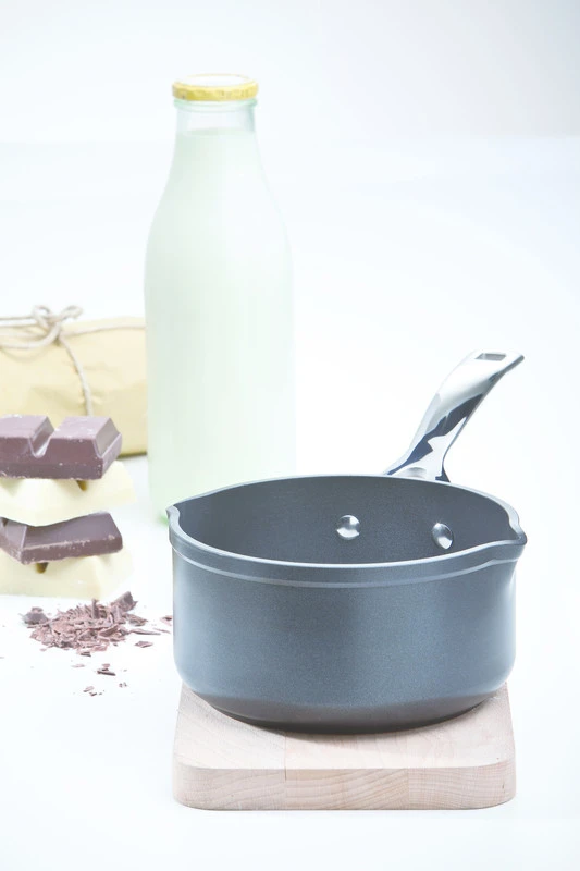 Le Creuset Steelpan - 2 Schenktuiten - Les Forgées TNS - ø 16 Cm / 1.6 Liter - Standaard Anti-aanbaklaag 2 Le Creuset Steelpan - 2 Schenktuiten - Les Forgées TNS - ø 16 Cm / 1.6 Liter - Standaard Anti-aanbaklaag - Afbeelding 2