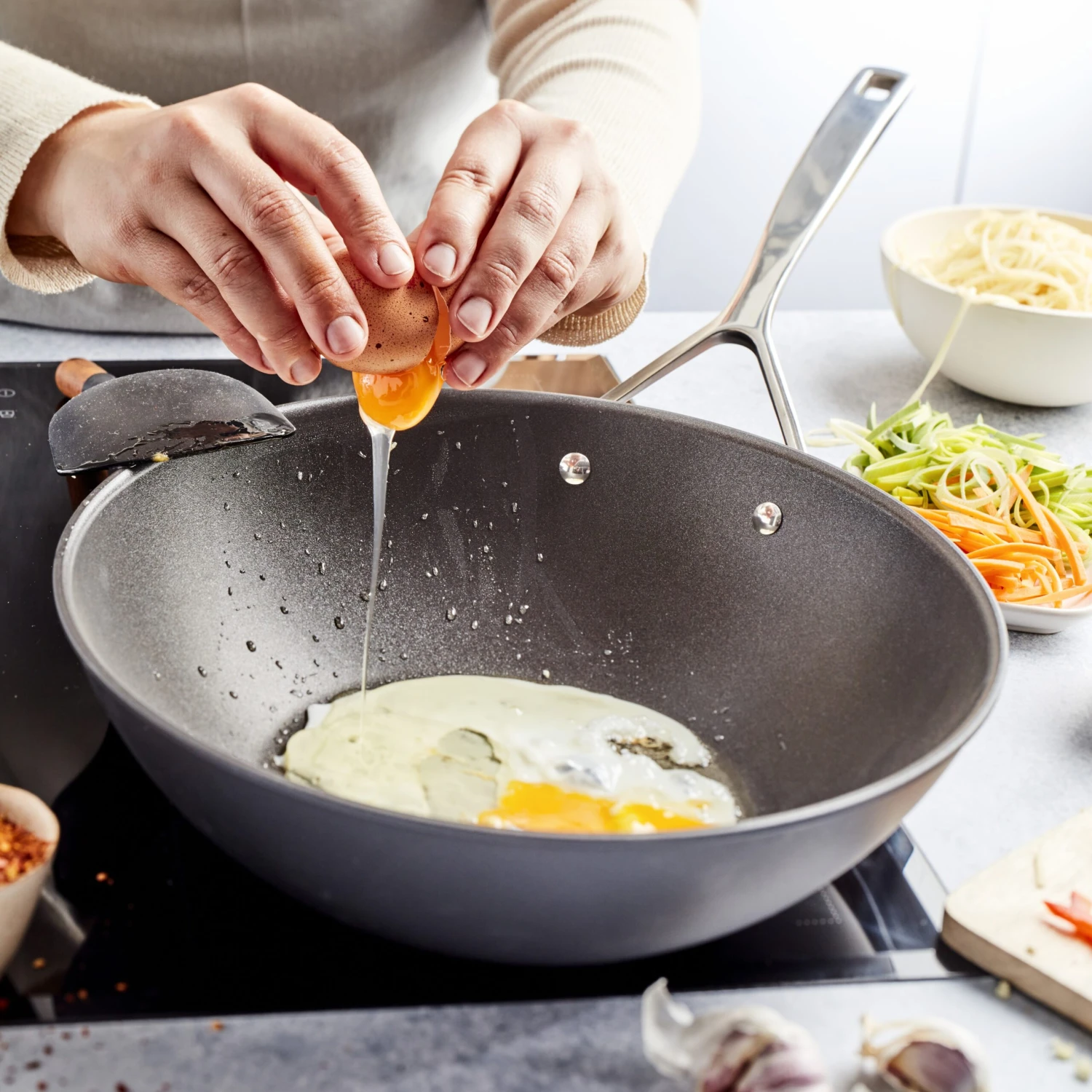 Demeyere Wokpan Alu Pro 5 - Duraslide Titanium - ø 30 Cm - Standaard Anti-aanbaklaag 2 Demeyere Wokpan Alu Pro 5 - Duraslide Titanium - ø 30 Cm - Standaard Anti-aanbaklaag - Afbeelding 2