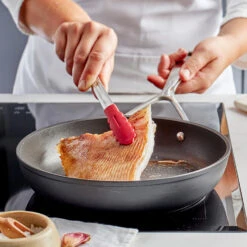 Demeyere Koekenpannen Alu Pro 5 - Duraslide Titanium - ø 20 + 24 Cm - Standaard Anti-aanbaklaag -Le Creuset Winkel pdp masonry content demeyere alu pro dura 5 pan soft utensils 750x750