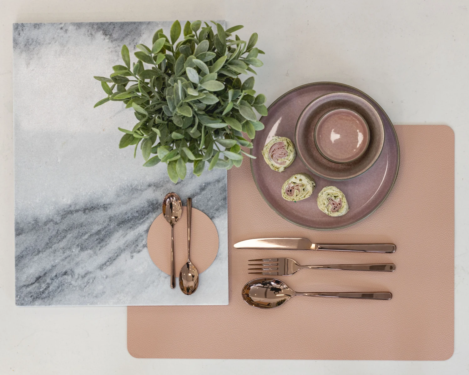 Jay Hill Placemats - Vegan Leer - Grijs / Roze - Dubbelzijdig - 46 X 33 Cm - 6 Stuks 3 Jay Hill Placemats - Vegan Leer - Grijs / Roze - Dubbelzijdig - 46 X 33 Cm - 6 Stuks - Afbeelding 3