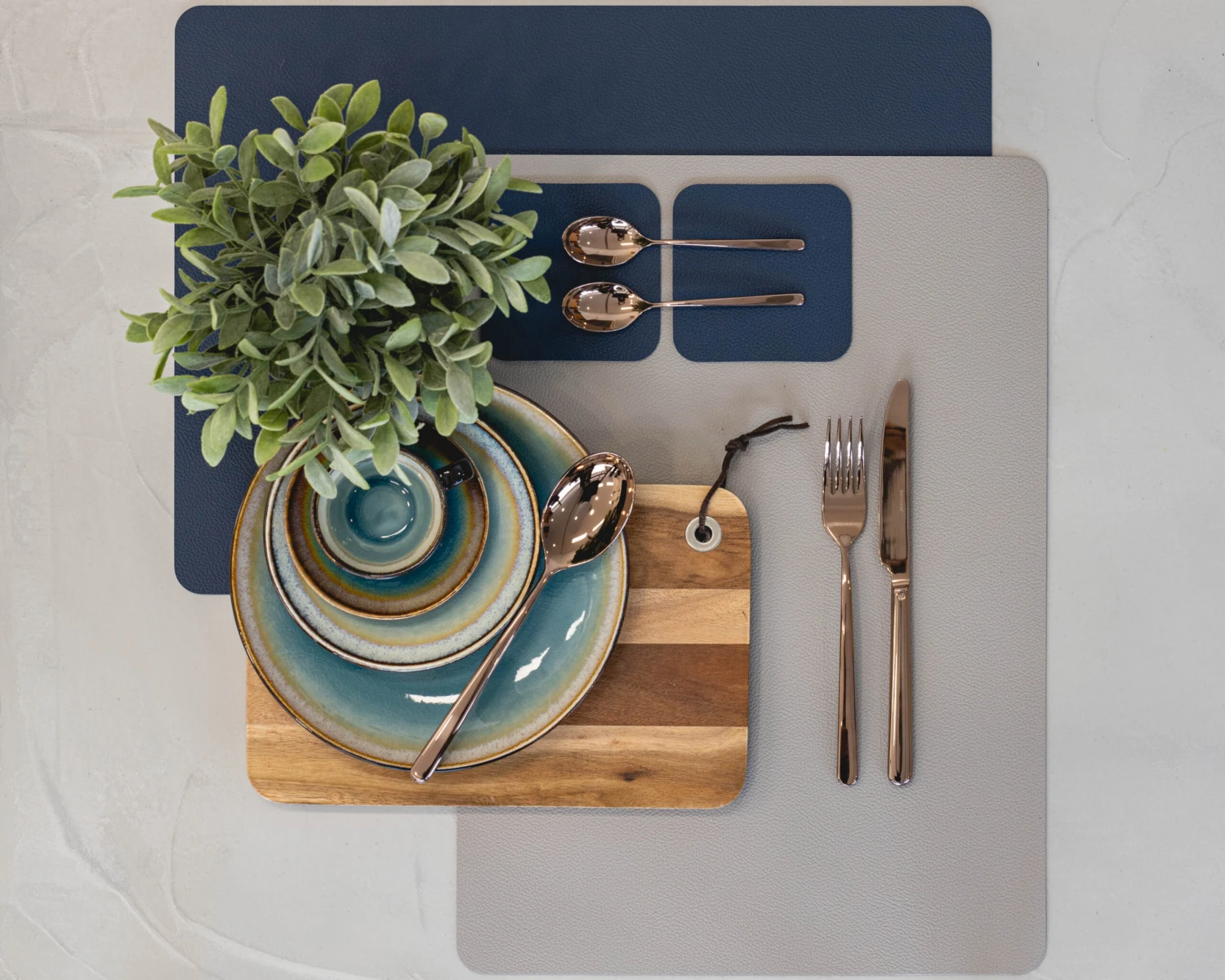 Jay Hill Placemat - Vegan Leer - Grijs / Blauw - Dubbelzijdig - 46 X 33 Cm 2 Jay Hill Placemat - Vegan Leer - Grijs / Blauw - Dubbelzijdig - 46 X 33 Cm - Afbeelding 2
