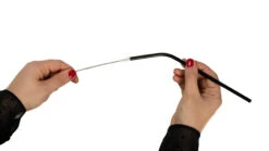 Sareva Herbruikbare Rietjes - Met Borstel - Zwart - Gebogen - 4 Stuks -Le Creuset Winkel product hand 2 scaled