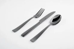 Sambonet Bestekset Flat - Zwart - 24 Delig / 6 Personen -Le Creuset Winkel sambonet bestekset flat zwart sfeer4 scaled