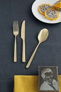 Sambonet Bestekset Linear - Champagne - 24 Delig / 6 Personen -Le Creuset Winkel sambonet bestekset linear champagne sfeer