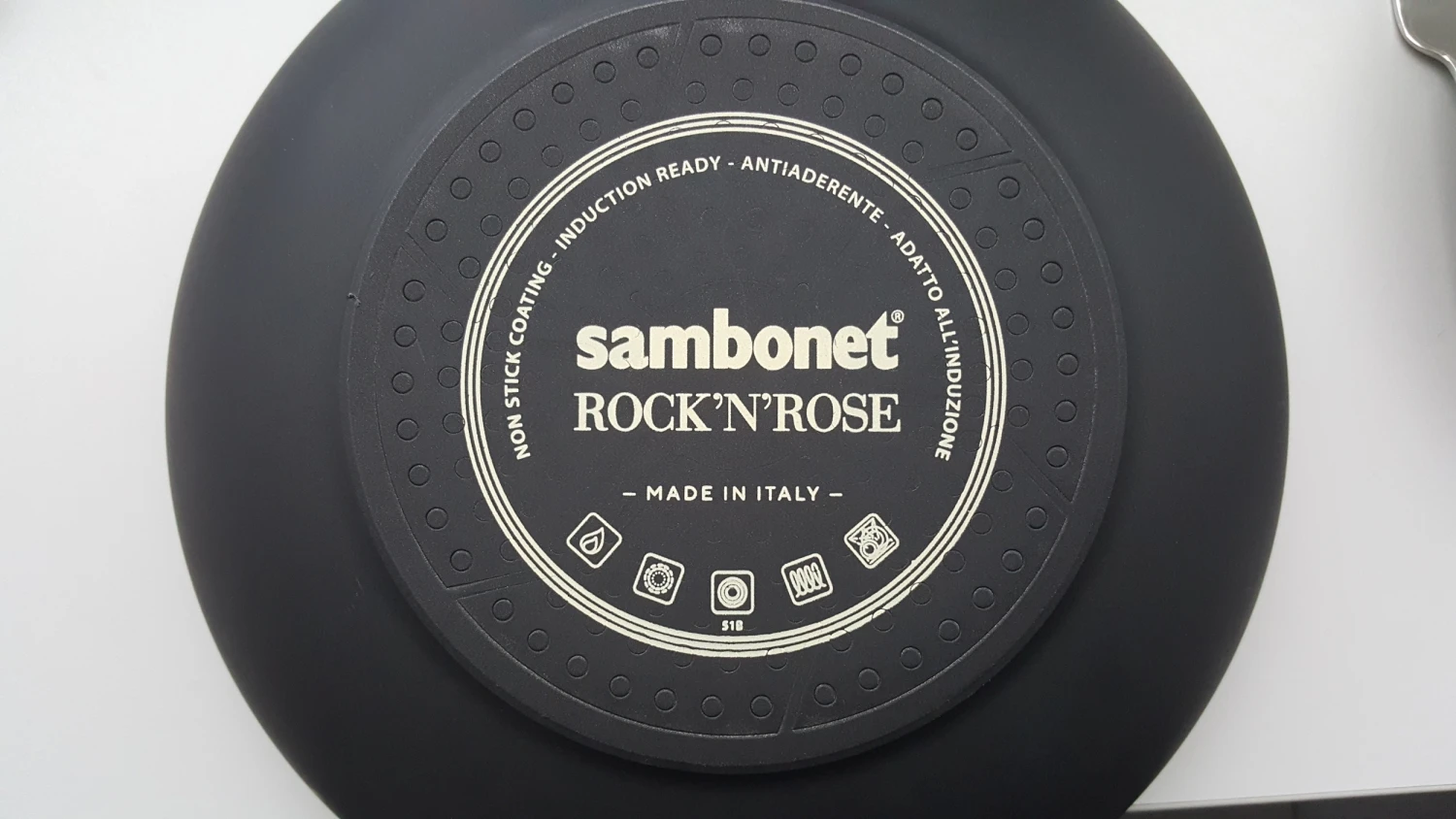 Sambonet Hapjespan Rock 'n' Rose - Creme - ø 28 Cm / 3.6 Liter - Standaard Anti-aanbaklaag 5 Sambonet Hapjespan Rock 'n' Rose - Creme - ø 28 Cm / 3.6 Liter - Standaard Anti-aanbaklaag - Afbeelding 5