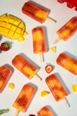 Sareva IJsjesmaker - 10 Ijsjes - Rood - Siliconen - Easy Release - Herbruikbaar -Le Creuset Winkel sareva ijsjesmaker