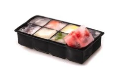 Sareva IJsblokjesvorm - 8 Grote Ijsblokjes - Siliconen - Easy Release - Herbruikbaar 11 Sareva IJsblokjesvorm - 8 Grote Ijsblokjes - Siliconen - Easy Release - Herbruikbaar -Le Creuset Winkel sereva ijs gevuld 8 3 scaled