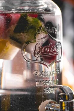 Sareva IJsblokjesvorm - 8 Grote Ijsblokjes - Siliconen - Easy Release - Herbruikbaar 10 Sareva IJsblokjesvorm - 8 Grote Ijsblokjes - Siliconen - Easy Release - Herbruikbaar -Le Creuset Winkel sereva ijs sfeer 10 2