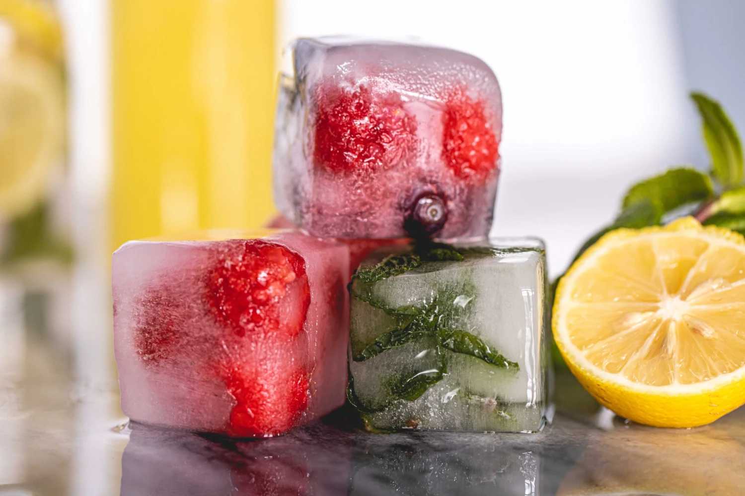 Sareva IJsblokjesvorm - 8 Grote Ijsblokjes - Siliconen - Easy Release - Herbruikbaar 2 Sareva IJsblokjesvorm - 8 Grote Ijsblokjes - Siliconen - Easy Release - Herbruikbaar - Afbeelding 2