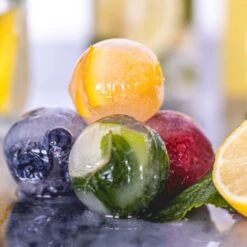 Sareva IJsblokjesvorm - 6 Ronde Ijsbollen - Siliconen - Easy Release - Herbruikbaar -Le Creuset Winkel sereva ijs sfeer 37 scaled