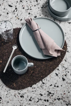 Blomus Schenkkan Pilare - Agave Green - 1 Liter -Le Creuset Winkel servies blomus mio 23