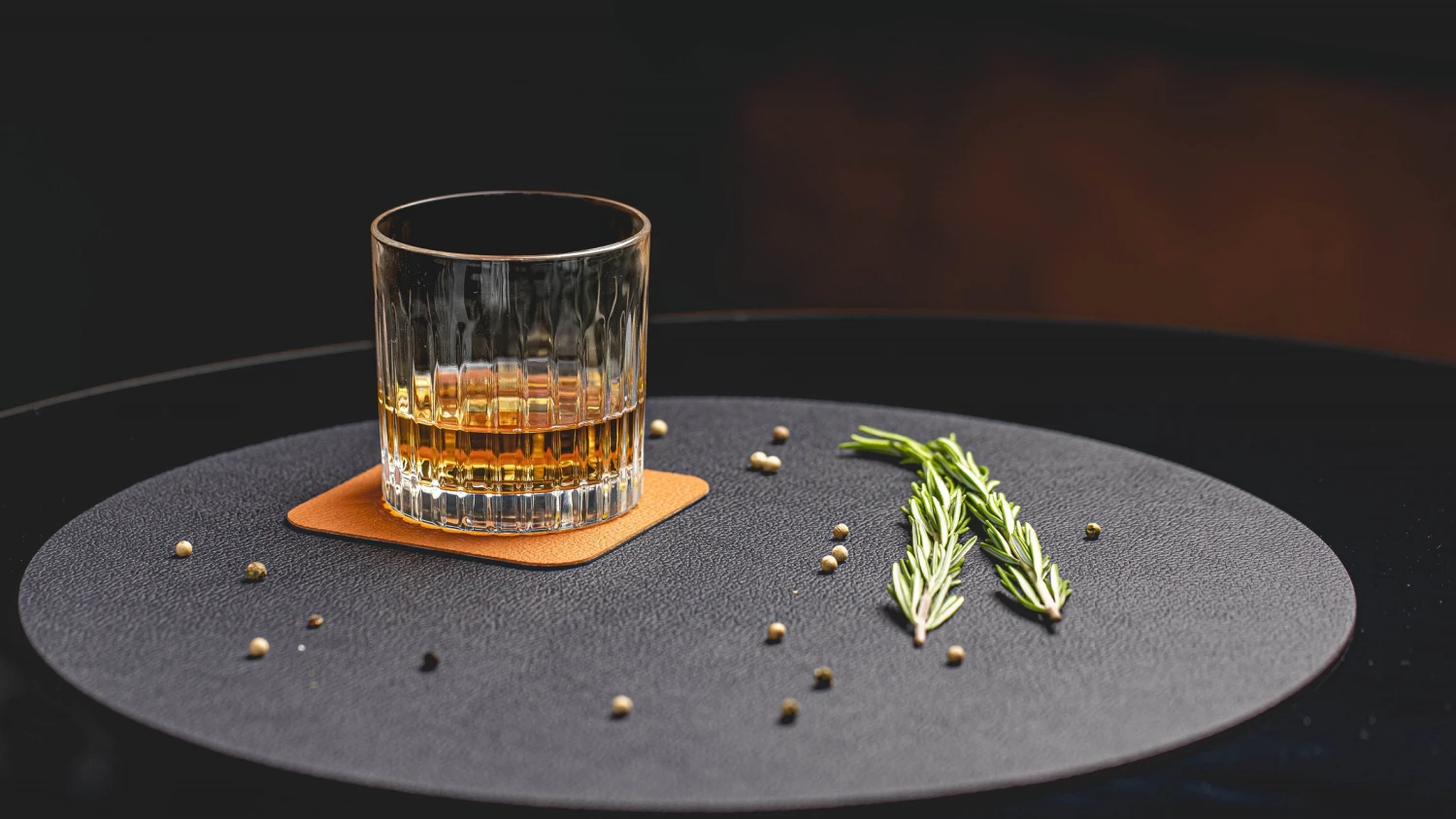 Jay Hill Onderzetters - Vegan Leer - Zwart / Cognac - Dubbelzijdig - 10 X 10 Cm - 6 Stuks 3 Jay Hill Onderzetters - Vegan Leer - Zwart / Cognac - Dubbelzijdig - 10 X 10 Cm - 6 Stuks - Afbeelding 3