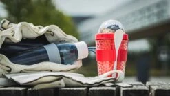 Sareva Muesli Beker - Met Lepel - Yoghurt 2 Go - Rood -Le Creuset Winkel sfeer 3