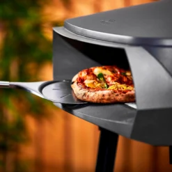 Witt Pizza Oven Etna Rotante - Op Gas Voor Buiten - Mat Grafiet - Voor ø 40 Cm Pizza's - Roterende Pizzasteen -Le Creuset Winkel witt pizza etna rotante black 05 1